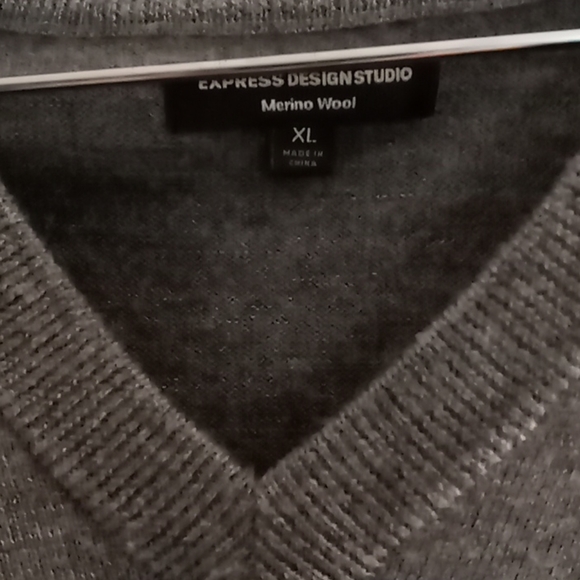 Vneck men's sweater vest - Picture 2 of 3